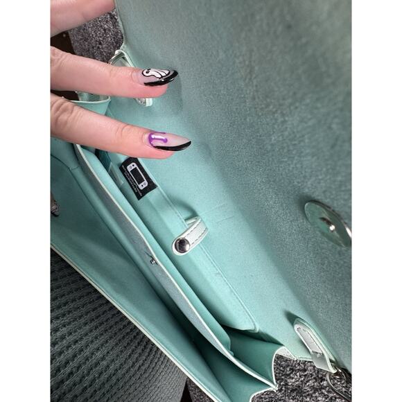 Controller Gear Animal Crossing Sling Bag (Mint Leaves) - Picture 5 of 5